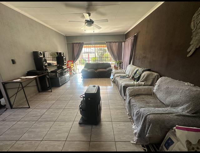 4 BEDROOM HOUSE FOR SALE IN VERWOERDPARK